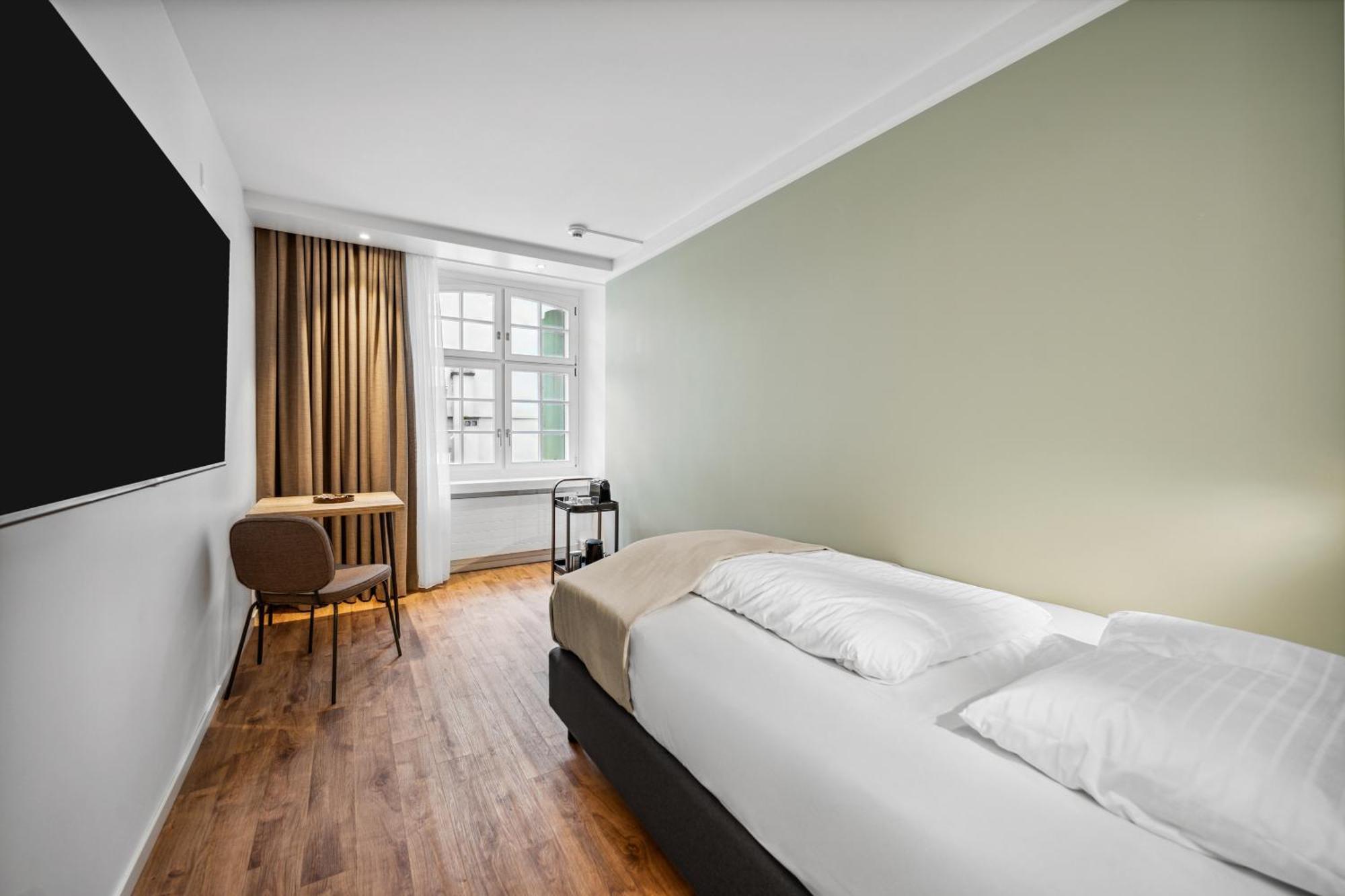 Limehome Basel Muenzgasse Zimmer foto